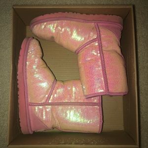 🌟UGG Classic Short Pink Sparkles Boot🌟